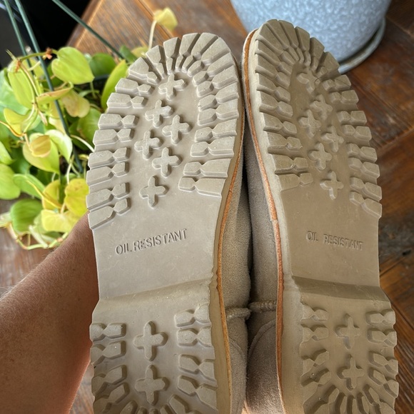 Boots half calf, fuzzy, feels like a slipper, worn once, like new - Picture 8 of 8